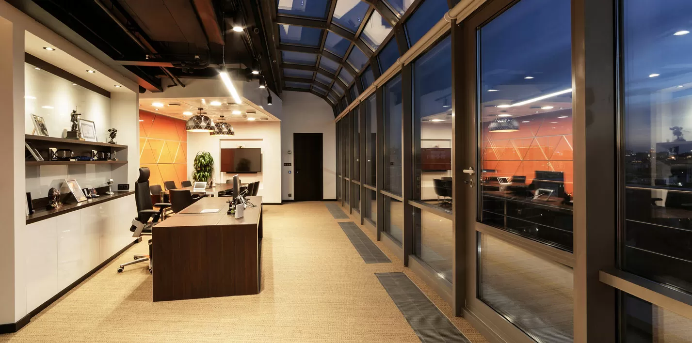 Стандартные и кастомизированные мебельные решения в офисе Загорского Трубного Завода